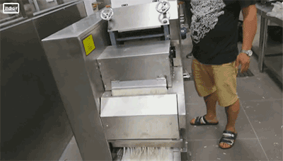 5bfe0fcf5736b.gif 面条机.gif
